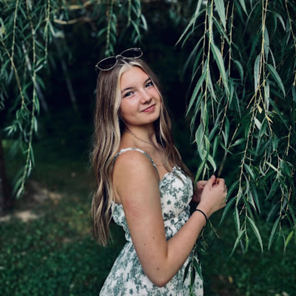 Meet your Posher, Lily